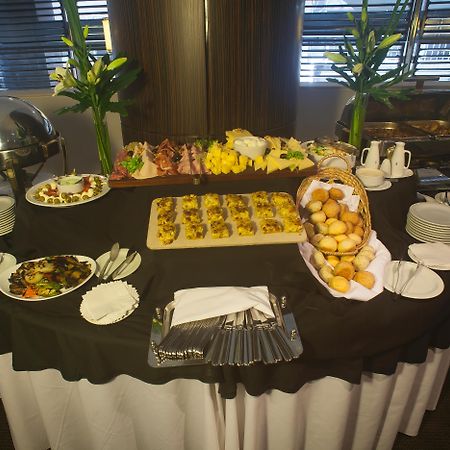 波多黎各马德罗富豪太平洋酒店 布宜诺斯艾利斯 外观 照片 A buffet table