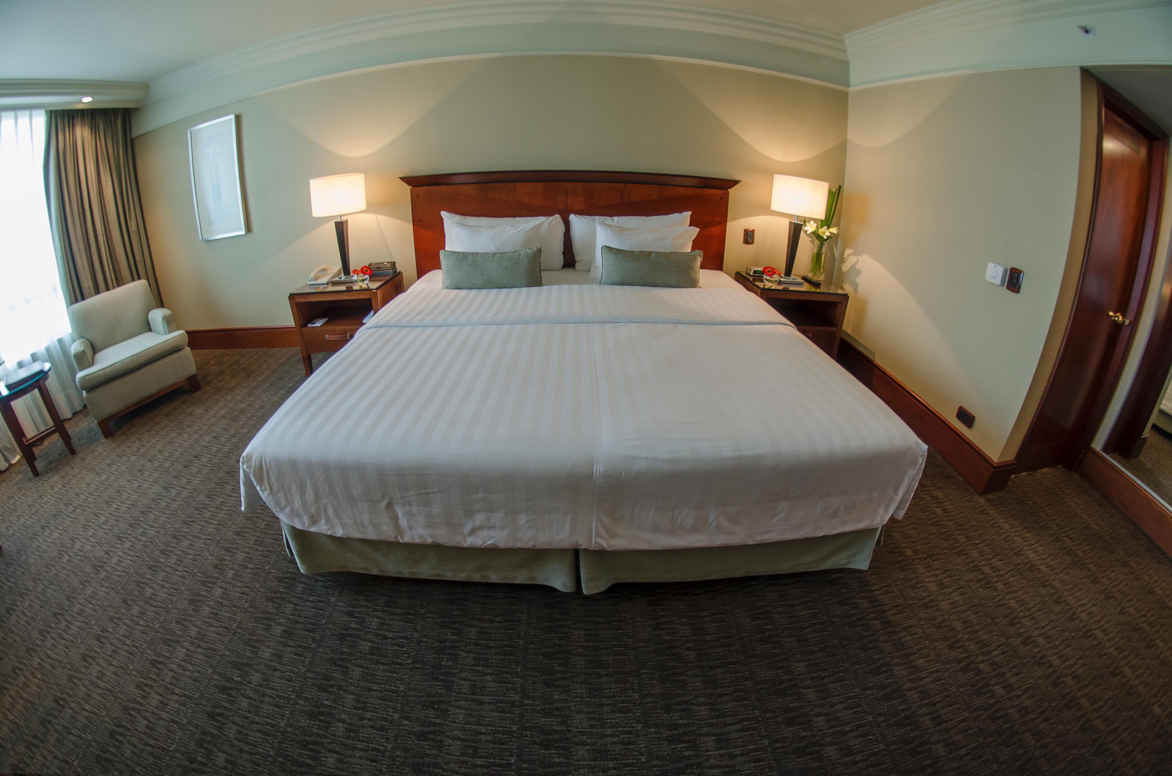 波多黎各马德罗富豪太平洋酒店 布宜诺斯艾利斯 外观 照片 A room at the hotel