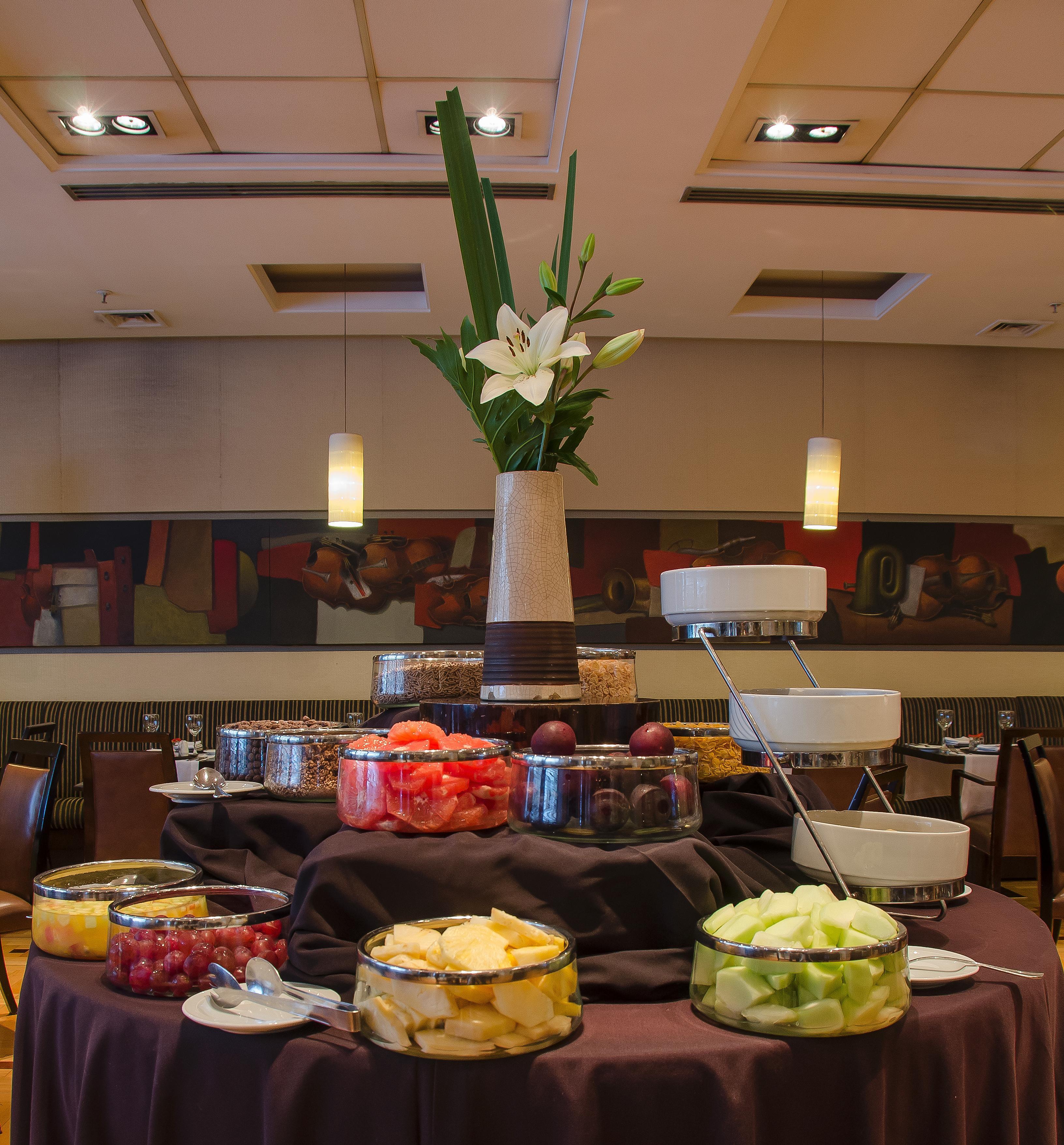 波多黎各马德罗富豪太平洋酒店 布宜诺斯艾利斯 外观 照片 A fruit salad buffet