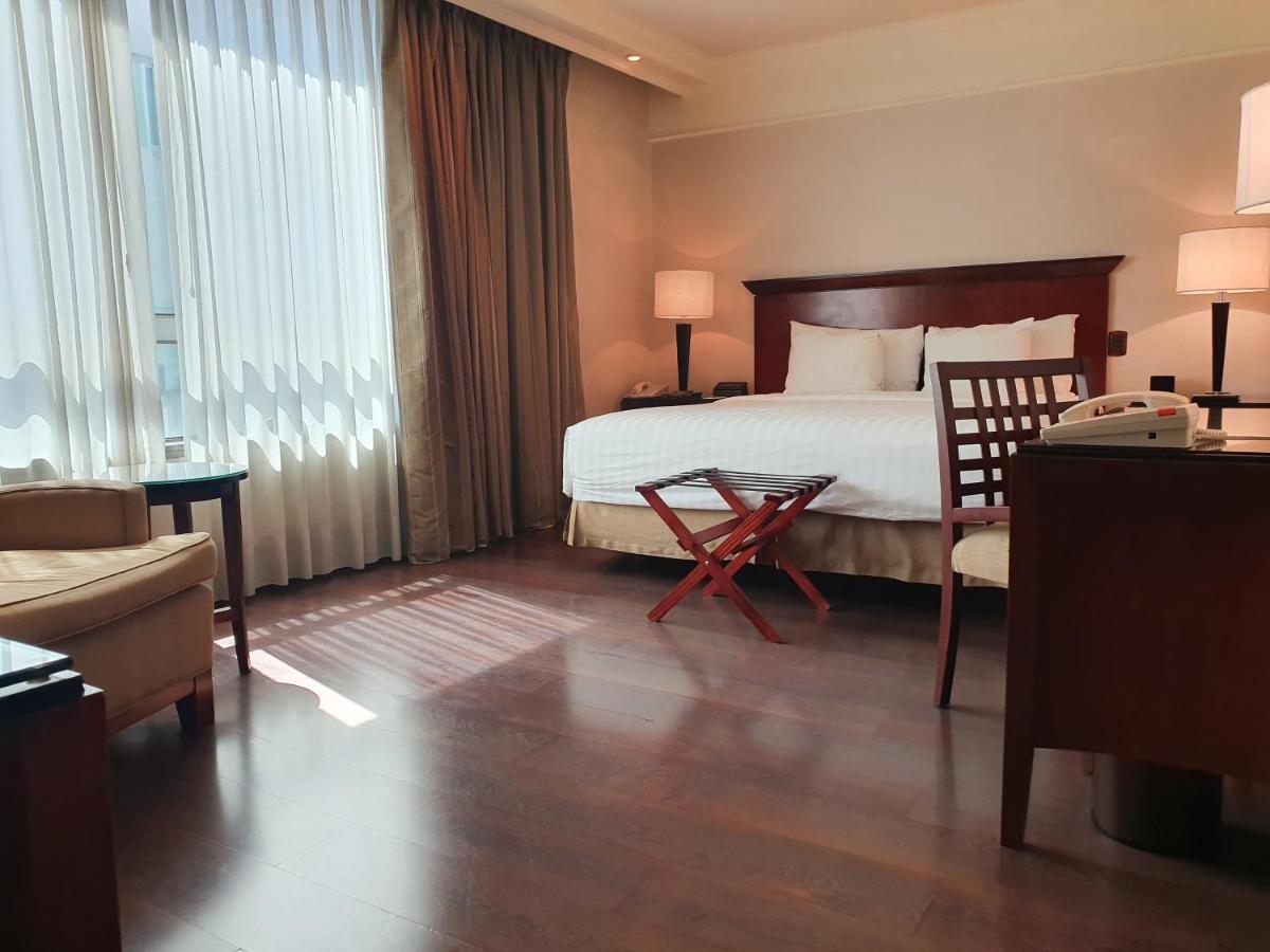 波多黎各马德罗富豪太平洋酒店 布宜诺斯艾利斯 外观 照片 A room at the hotel