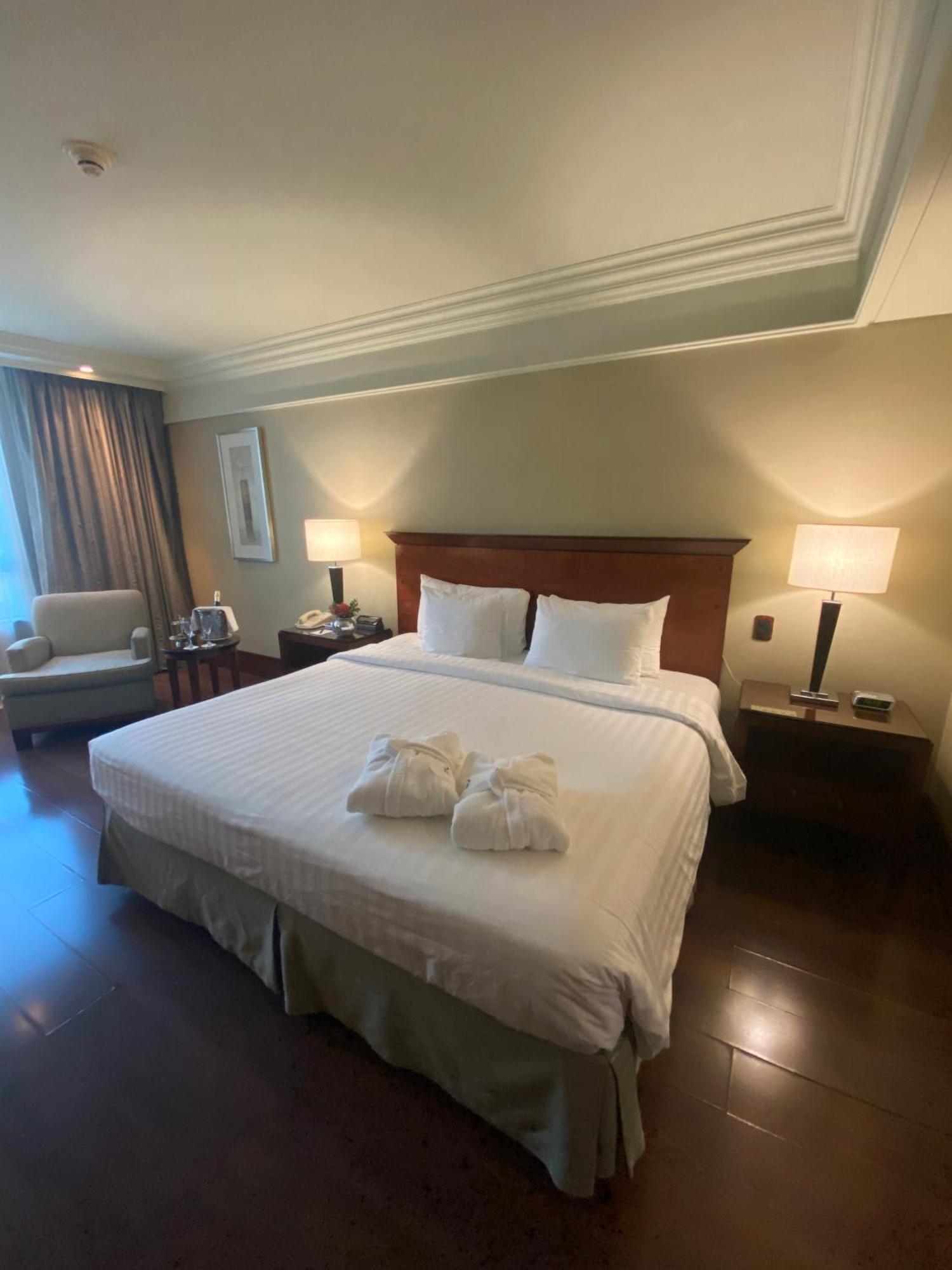 波多黎各马德罗富豪太平洋酒店 布宜诺斯艾利斯 外观 照片 A room at the hotel