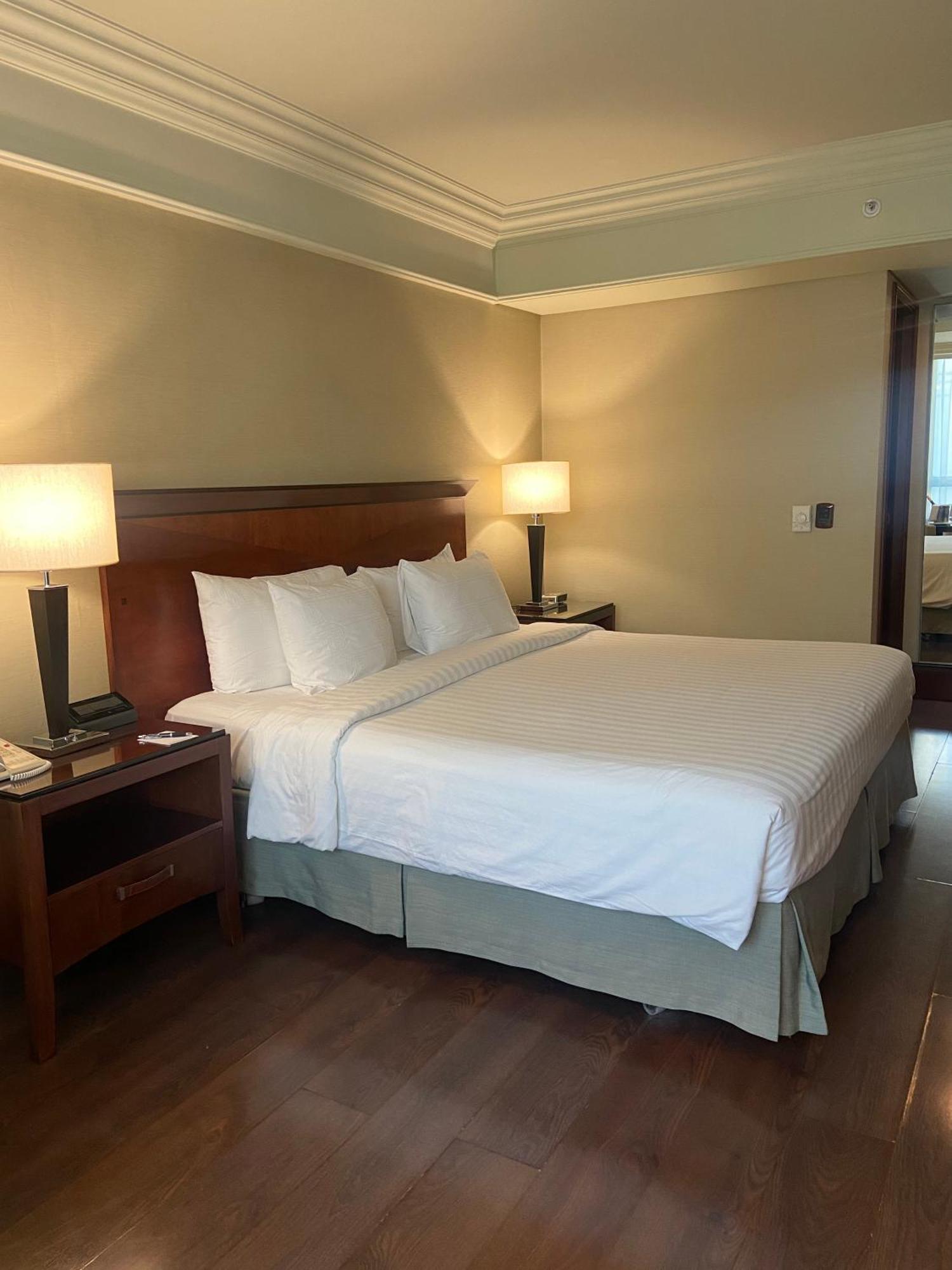 波多黎各马德罗富豪太平洋酒店 布宜诺斯艾利斯 外观 照片 A guest room at the Hilton Garden Inn in San Francisco, California