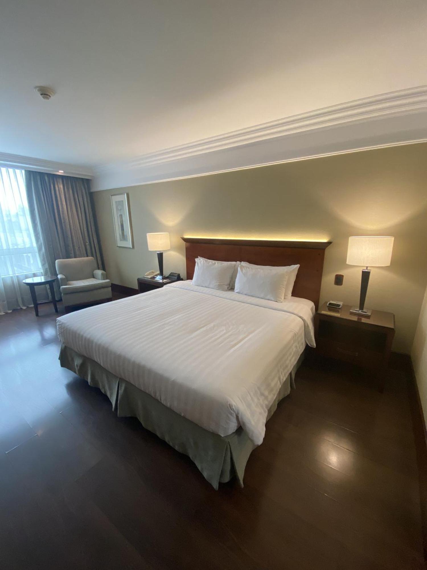 波多黎各马德罗富豪太平洋酒店 布宜诺斯艾利斯 外观 照片 A room at the hotel