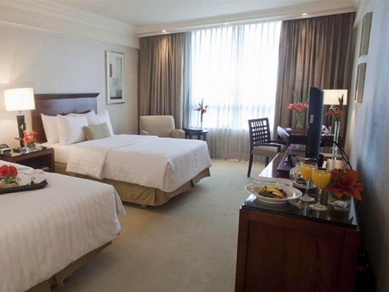 波多黎各马德罗富豪太平洋酒店 布宜诺斯艾利斯 外观 照片 A room at the hotel