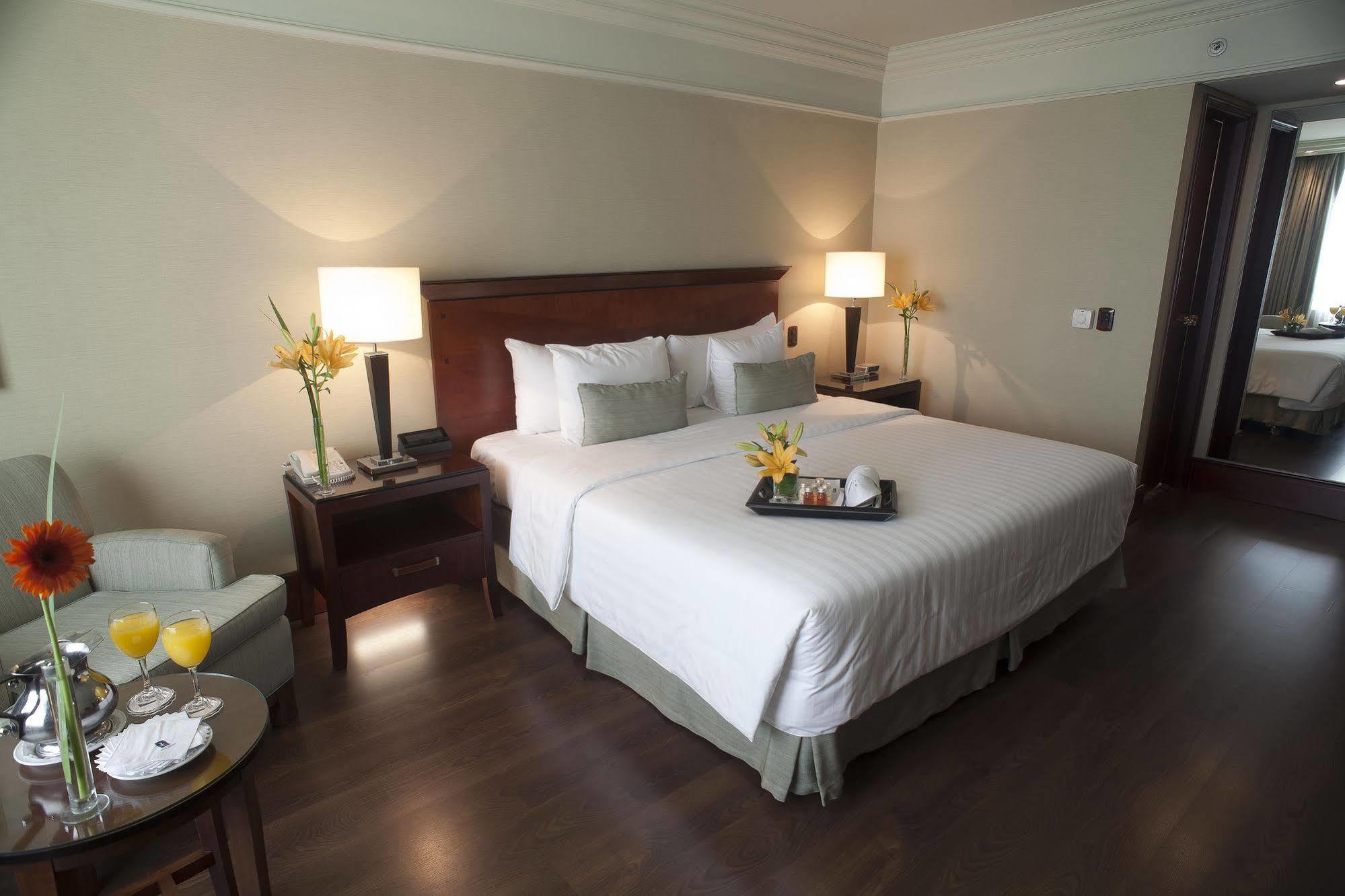 波多黎各马德罗富豪太平洋酒店 布宜诺斯艾利斯 外观 照片 A room at the hotel